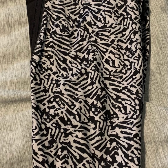 Lululemon 3/4 leggings - Picture 2 of 2